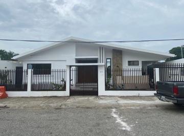 Casa de 5 habitaciones, Guayaquil · Casa con 4 Recámaras de 450 m² en Venta y Alquiler, Los Ceibos