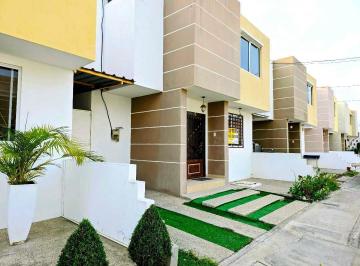 Casa · 100m² · 3 Habitaciones · 1 Estacionamiento · Vendo Casa, Urbanización Santa María, de 3 Dorm.