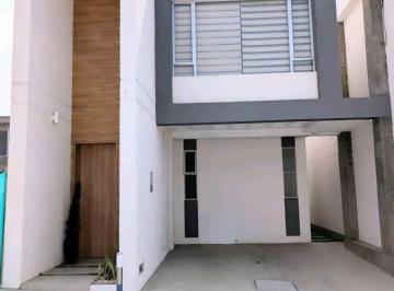 Casa · 101m² · 3 Habitaciones · 1 Estacionamiento · Casas de 3 Habitaciones en Urbanización Al Sur de Manta Of