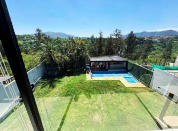 Casa · 610m² · 7 Estacionamientos · Casa en Venta en Nayon - Cumbaya