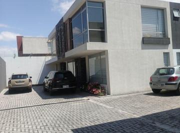 Son 6 casas en el conjunto Adosadas de 2 en 2 ,casa amplia de 2 pisos, 4 dormito · Vendo o Arriendo Casa en Conjunto Tumbaco Frente Al Colegio Mife