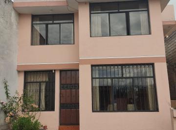Casa de 4 habitaciones, Quito · Amplia Casa de 329 m² en Conocoto con Jardín y Terraza Ideal Para Familias Grandes