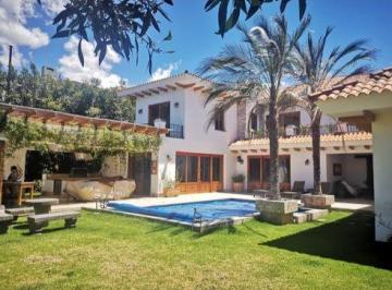 Casa de 5 habitaciones, Quito · Vendo Hermosa, Amplia Casa, Piscina Cabados de Lujo 5 Dorm., Urbanización Exclusiva Cumbaya!