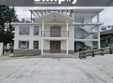 Casa de 10 habitaciones, Quito · Casa Comercial, 500 m², 3 Niveles, 10 Parqueaderos, Áreas Verdes, Terraza, Bbq, Jacuzzi, Tumbaco