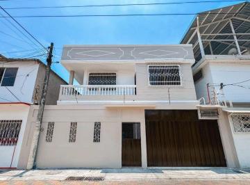 Casa · 223m² · 4 Habitaciones · Casa Ciudadela Simon Bolivar