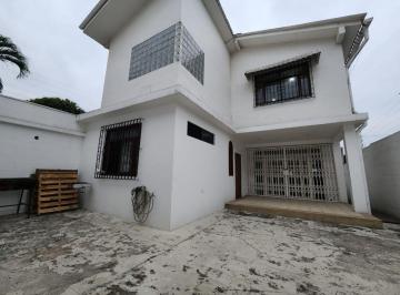 Casa de 4 habitaciones, Guayaquil · Se Vende Amplia Casa en Los Ceibos, Cerca de Fybeca, Al Lado del Colegio Alemán Humboldt