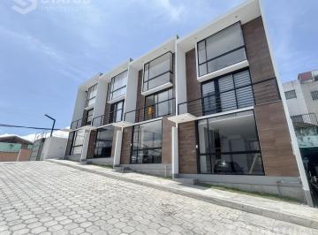Casa · 98m² · 3 Habitaciones · 1 Estacionamiento · Venta de Casa en Conocoto - Cerca Al Puente 2 Autopista Gral. Rumiñahui