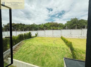 Casa · 142m² · 3 Habitaciones · 2 Estacionamientos · Casa en Venta Exclusivo Conjunto - Tumbaco