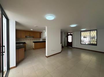 Casa de 3 habitaciones, Quito · Casa de Venta en Calderón