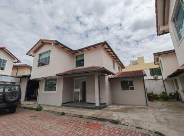 Casa de 3 habitaciones, Ibarra · Casa en Venta Dentro de Conjunto de 6 Casas