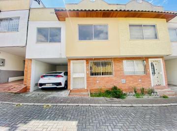 Casa de 3 habitaciones, Quito · Casa en Venta