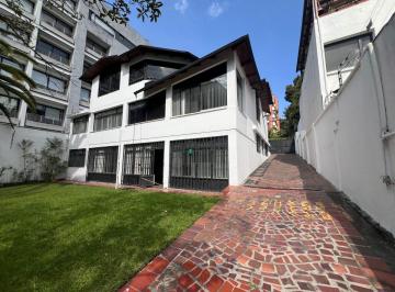 Oficina comercial , Quito · En Renta Casa Independiente Equipada Para Empresa con 10 Oficina 8 Parqueaderos - La Carolina