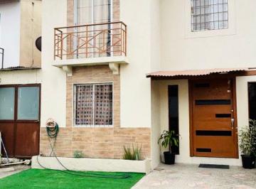 Casa de 4 habitaciones, Guayaquil · Vendo Casa Amplia de Dos Plantas Urbanización Metropolis 2