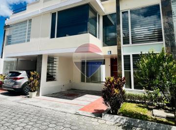 Casa de 3 habitaciones, Ibarra · Casa en Venta Ibarra - Conjunto Chaupiestancia