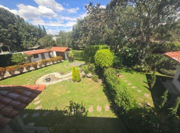 Casa de 6 habitaciones, Quito · Venta - Bonita Casa Clasica Dentro de Urbanizacion