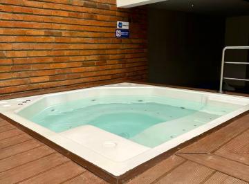 Suite · 82m² · 1 Habitación · 1 Estacionamiento · Suite Amoblada en Renta en Cuenca – Planta Baja Piscina, Gym y Jacuzzi