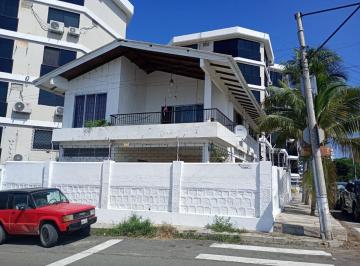 Casa de 5 habitaciones, Salinas · Oportunidad Casa Esquinera Frente a La Playa de Chipipe con Financiamiento