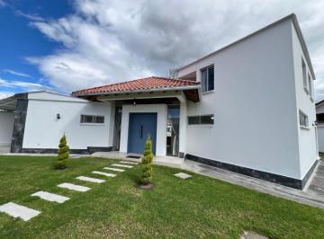 Casa de 3 habitaciones, Quito · Casa en Venta Independiente Dentro de Conjunto Privado Amoblada - Valle de Los Chillos