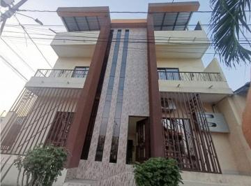 Casa de 5 habitaciones, Guayaquil · Venta de Casa Rentera 3 Pisos en Cdla Sauces 6