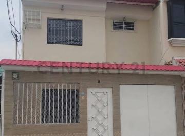 Casa · 150m² · 3 Habitaciones · 1 Estacionamiento · Oportunidad Solo de Contado Se Vende Casa Alborada 13ava Etapa 3 Dorm Elsm