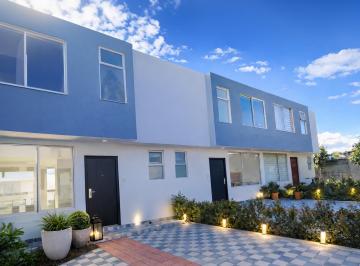 Casa de 3 habitaciones, Quito · Cocina Amplia Tipo Americana 2 Parqueaderos Frente a Tu Casa con Financiamiento Vip