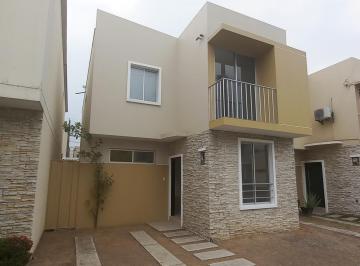 Casa · 110m² · 3 Habitaciones · 1 Estacionamiento · Casa de Estreno en Venta en Urbanización Arboletta Via Salitre