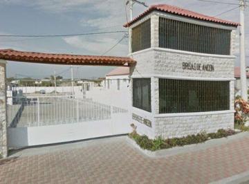 Casa · 80m² · 3 Habitaciones · 3 Estacionamientos · Venta de Casas en Urb. Brisas de Ancon