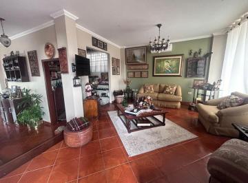 Casa de 3 habitaciones, Guayaquil · Casa en Venta en Ceibos Norte | Frente a Parque | Amplio Patio y Terraza
