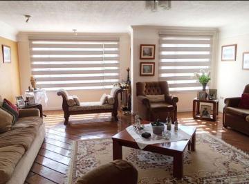 Casa de 3 habitaciones, Quito · Casa de Venta Urb. El Condado de 300 m² en Niveles