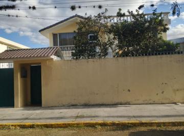 Casa de 3 habitaciones, Quito · Casa Urbanizacion La Pampa