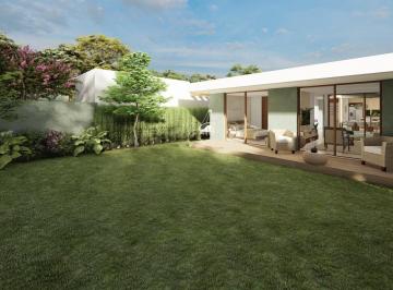 Casa · 132m² · 2 Habitaciones · 2 Estacionamientos · Vendo Casa de 1 Planta, Amplio Jardin No Adosada, Tababela