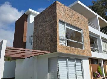 Casa · 250m² · 4 Habitaciones · Seguridad y Confort Hermosa Casa en Venta Dentro de Conjunto Privado en Conocoto