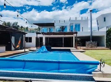 Casa de 3 habitaciones, Quito · Venta Espectacular Casa en Tanda