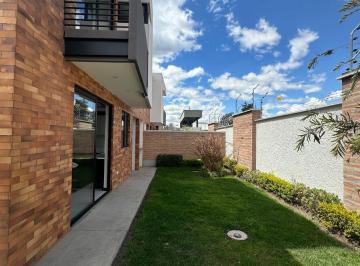 Casa de 3 habitaciones, Quito · Casa de Venta en Puembo