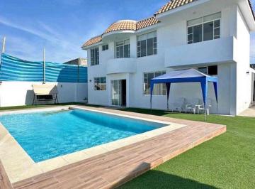 Casa · 440m² · 5 Habitaciones · 2 Estacionamientos · Casa de 5 Habitaciones en Mantabeach con Piscina