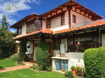 Casa de 4 habitaciones, Quito · Venta de Casa en Club Los Chillos