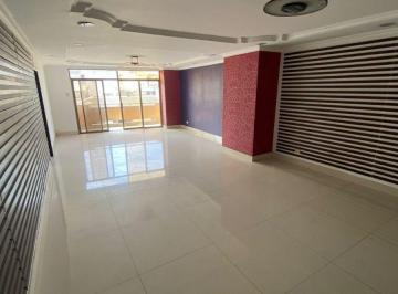 Departamento de 3 habitaciones, Guayaquil · Departamento Remodelado, con Doble Ascensor en Av 9 de Octubre
