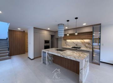 Casa de 3 habitaciones, Quito · Casa por Estrenar en Venta en La Pampa