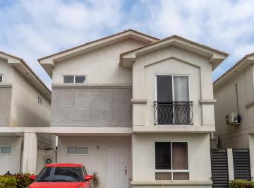 Casa de 3 habitaciones, Guayaquil · Casa de Oportunidad en Venta, Casa Laguna, Etapa Brisas
