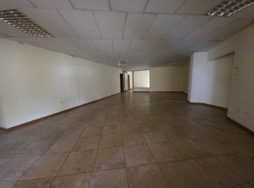Local comercial , Cuenca · Local Comercial Amplio en Arriendo en El Sector de La Av 10 de Agosto