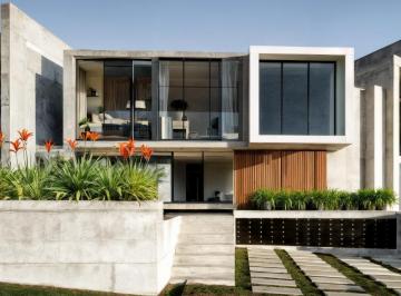 Casa · 172m² · 3 Habitaciones · 2 Estacionamientos · Casa en Nayón