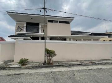 Casa de 4 habitaciones, Guayaquil · 6425. *colina de Los Ceibos, Alquilo / Vendo Casa 4 Dormitorio $1200 / $250.000