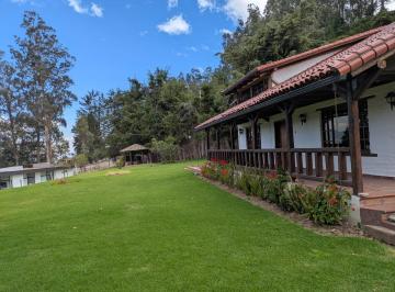 Casa de 2 habitaciones, Quito · Rento Casa de Campo en Urbanización Privada - Sector Pifo