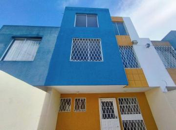 Casa de 3 habitaciones, Quito · Oportunidad Única - Casa de 3 Plantas en Calderón
