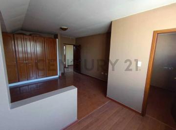 Casa · 320m² · 6 Habitaciones · 5 Estacionamientos · Casa en Renta en Calderón