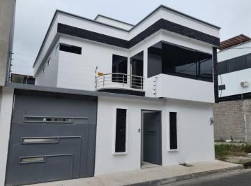 Casa de 5 habitaciones, Santo Domingo · Amplia Vivienda de 5 Dorm. en Urbanizacion El Rancho