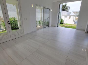 Casa de 3 habitaciones, Guayaquil · Preciosa Casa Al Lago