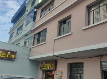 Casa de 8 habitaciones, Quito · Casa Comercial en Venta, Hospital Militar
