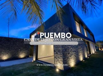 Casa · 490m² · 4 Habitaciones · 4 Estacionamientos · La Casa de Tus Sueños Esta en Venta, Lujo Total, Diseño Exclusivo y La Mejor Vista de Puembo Aquí!