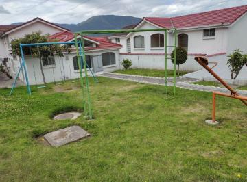 Casa de 3 habitaciones, Quito · Se Vende Casa en Conjunto Carcelen